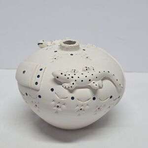 Native American Acoma Pueblo White Pottery Seed Gecko Pot Zelda & Elliott Garcia